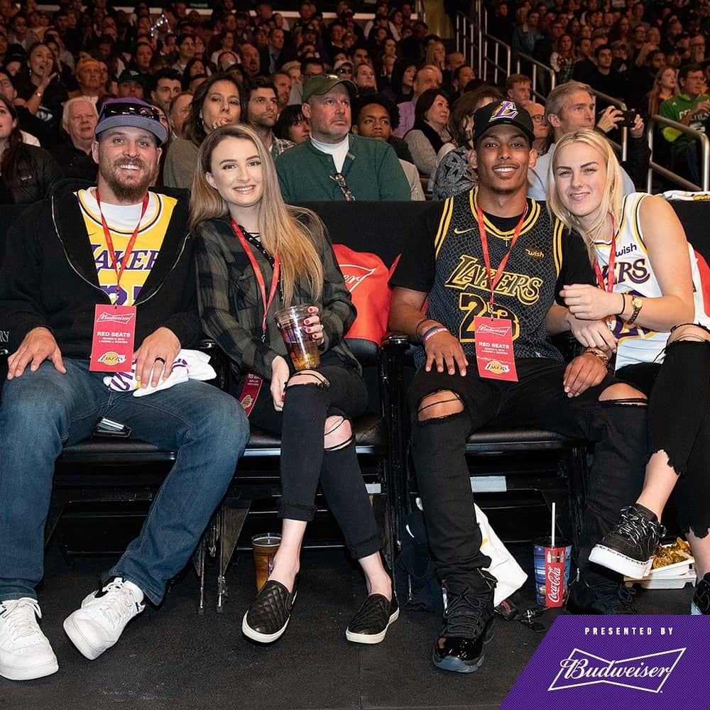 Los Angeles Lakersさんのインスタグラム写真 - (Los Angeles LakersInstagram)「Congrats to our Budweiser Legendary Game Night Experience winners! Next game with the experience is 4/4.」3月26日 3時24分 - lakers