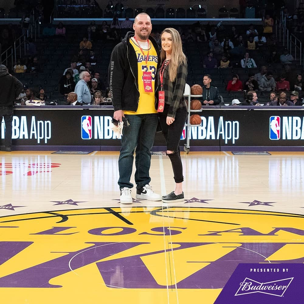 Los Angeles Lakersさんのインスタグラム写真 - (Los Angeles LakersInstagram)「Congrats to our Budweiser Legendary Game Night Experience winners! Next game with the experience is 4/4.」3月26日 3時24分 - lakers