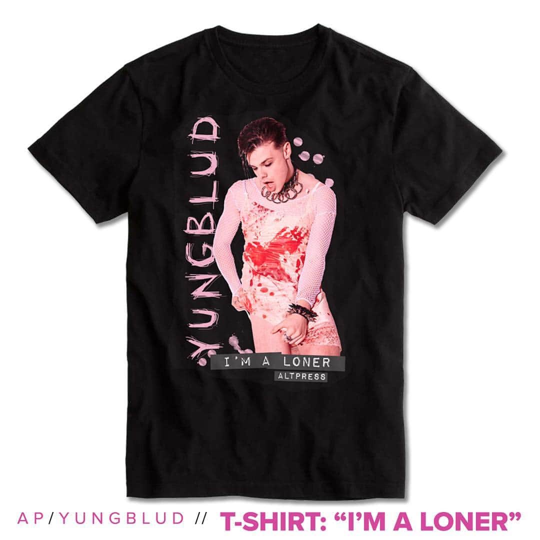 Alternative Pressさんのインスタグラム写真 - (Alternative PressInstagram)「Our new favorite t-shirt, with our new favorite phone case, and our new favorite pin set - the all new @yungblud covers and collections are available now! In this month's issue, YUNGBLUD tells us about the world he's trying to create and dismissing his youth as an excuse not to be heard above the noise, "We know the future we want to be a part of, and this isn’t it. We’re being held back by old ideologies that don’t understand us, but we’re gonna get that future we want to see.”⁣⠀ Collections and covers available at ALTPRESS.COM/NEWISSUE⁣⠀ .⁣⠀ Photography: @jonathan.weiner⁣⠀ Grooming: @patriciamoraleshair⁣⠀ Style: @harperslate⁣⠀ .⁣⠀ .⁣⠀ .⁣⠀ #altpress #ap #alternativepress #iamap #yungblud #21stcenturyliability #dominicharrison #yungbludarmy #doctordoctor #medication #psychotickids #fallingskies #polygrapheyes #iloveyouwillyoumarryme #blackheartsclub #loner #blackheartsclub⁣⠀」3月26日 3時36分 - altpress