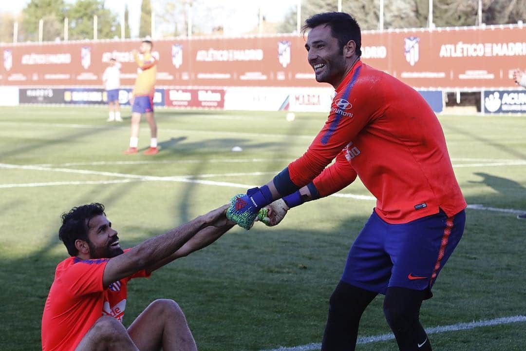 アトレティコ・マドリードさんのインスタグラム写真 - (アトレティコ・マドリードInstagram)「☺️ @diego.costa 🤝 @antonioadan13 ☺️」3月26日 3時53分 - atleticodemadrid