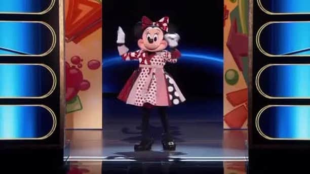 アメリカン・ブロードキャスティング・カンパニーのインスタグラム：「Look who’s twirling into your feed! #MinnieMouse is officially on Instagram, join us in following her adventure at @MinnieMouse! 🎀💕」
