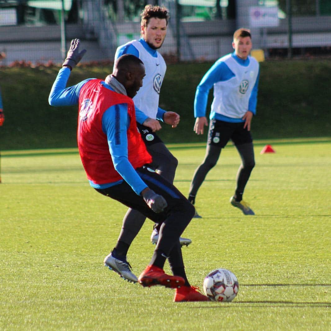 のインスタグラム：「Back with the team!🔥🙏🏼 #happy #recovery #dg33」