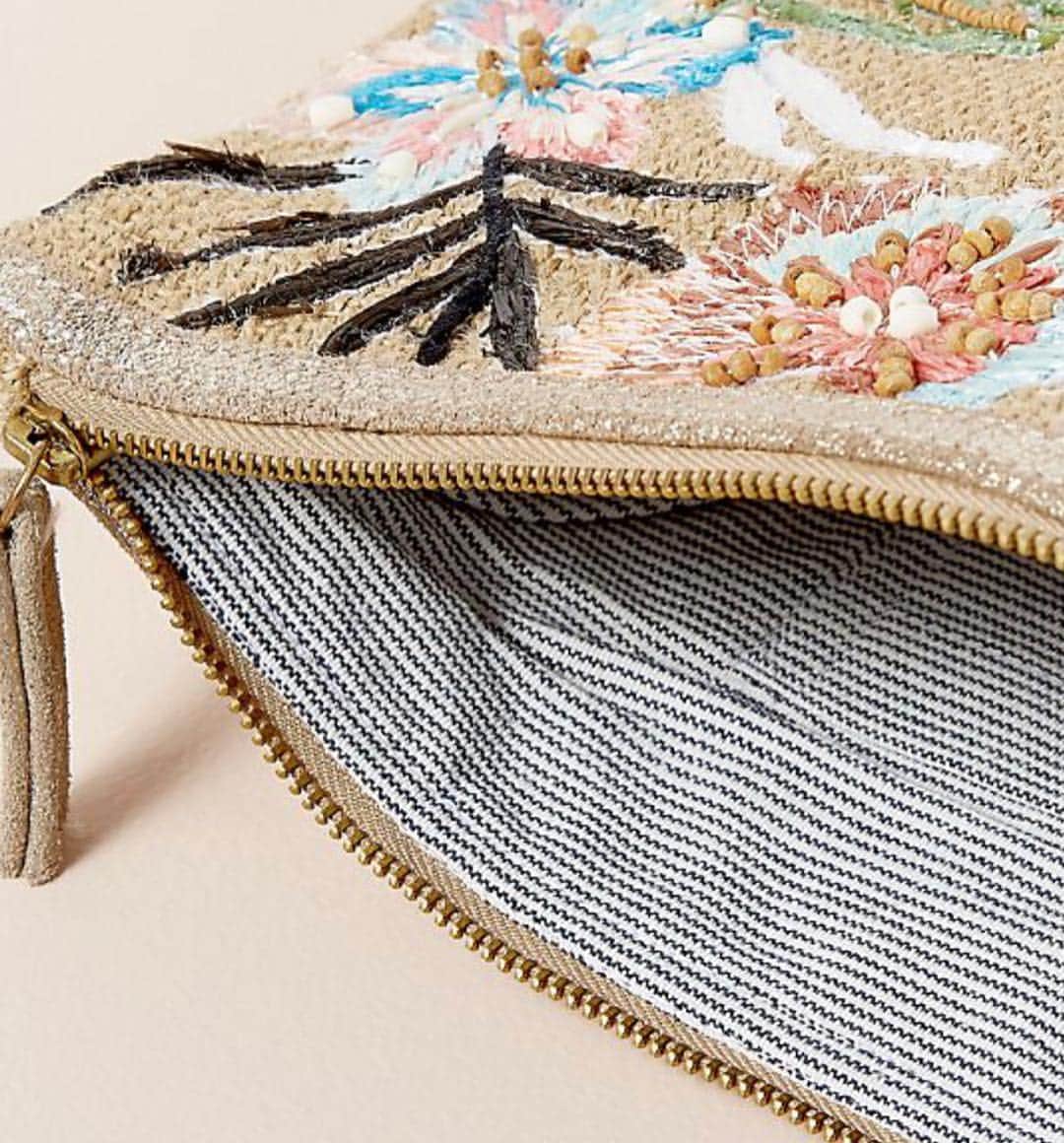 スターメラのインスタグラム：「Our beautiful Nancy purse is definitely a must have for this season! #nancypurse #starmelauk #starmelabags#comingsoon • • • • • • • • • • #monday #handicrafts #banjari #love#starmela#comingsoon」