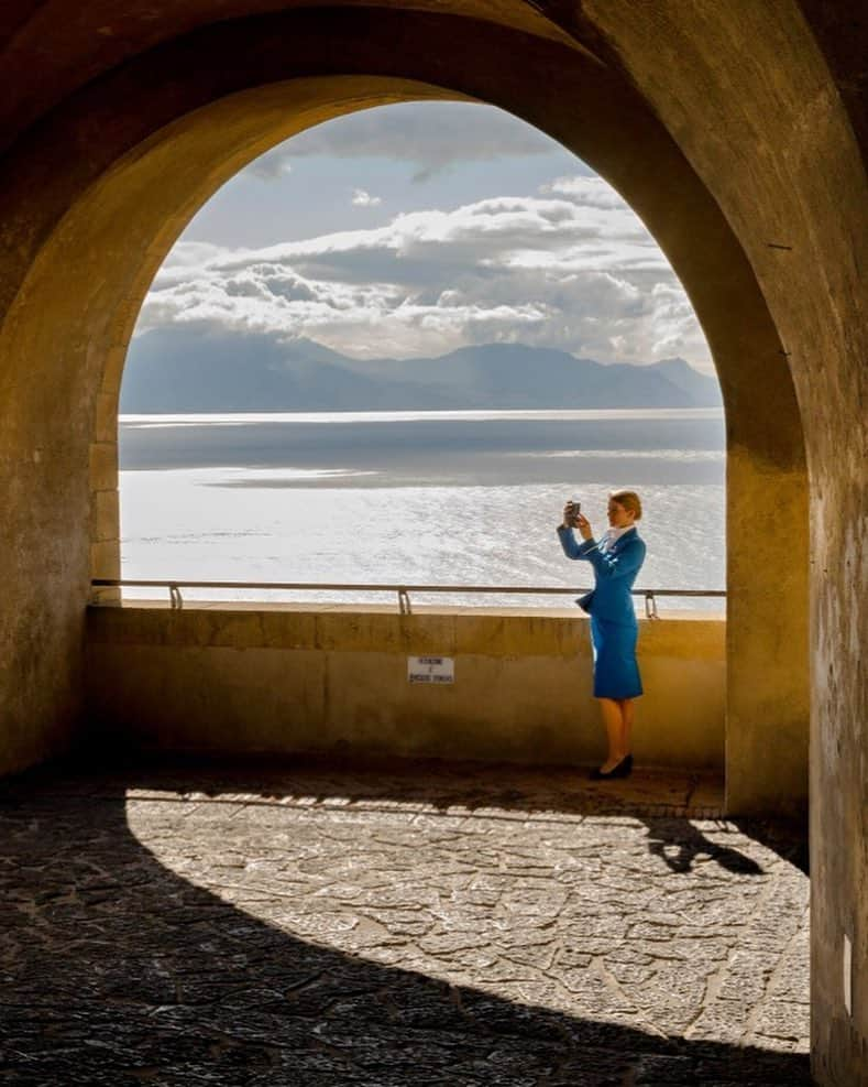 KLMオランダ航空さんのインスタグラム写真 - (KLMオランダ航空Instagram)「Taking photos in beautiful Napoli 📸 #KLM #RoyalDutchAirlines #flyKLM ⁣⠀ • •⁣⠀ •⁣⠀ #italy #naples #klmcrew  #travellerinitaly #discoveritaly #ig_italy #unlimiteditaly #italymagazine #whatitalyis #worldtraveller #instatravelling #italy_photolovers  #naplesitaly #travelstagram #napoli_foto #italy_hidden_gems #napoli #napolinstagram #napolidavivere #crewlife #oceanview #vomero⁣⠀」3月26日 4時28分 - klm