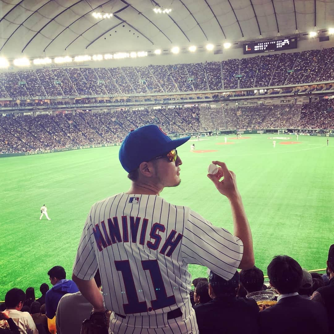 アキテリヤキさんのインスタグラム写真 - (アキテリヤキInstagram)「Thank you Ichiro san... With all my gratitude and respect... 2012年、ダラスでの開幕シリーズ。 ミニビッシュを初めて見た時のイチローさんの笑顔…  また見れますように…  #mlb#majorleague#openingseries#tokyodome#ichiro#thankful#respect #minivish#ミニビッシュ#メジャーリーグ#イチロー選手#東京ドーム#2019#開幕戦」3月26日 4時31分 - minivish11