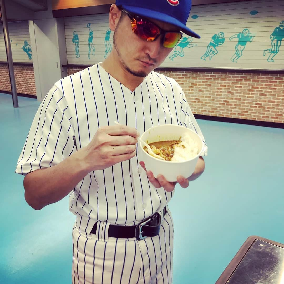 アキテリヤキさんのインスタグラム写真 - (アキテリヤキInstagram)「Thank you Ichiro san... With all my gratitude and respect... 2012年、ダラスでの開幕シリーズ。 ミニビッシュを初めて見た時のイチローさんの笑顔…  また見れますように…  #mlb#majorleague#openingseries#tokyodome#ichiro#thankful#respect #minivish#ミニビッシュ#メジャーリーグ#イチロー選手#東京ドーム#2019#開幕戦」3月26日 4時31分 - minivish11