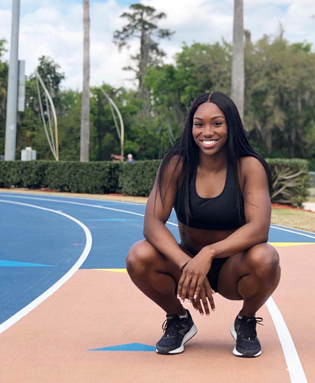 カミカ・ビンガムのインスタグラム：「The comeback is always stronger than the setback. 🙏🏾⁣⁣ #KBResilient⁣⁣ ⁣ After 3 straight years of injuries and always missing this meet, I am excited to start my season with a 4x100m at Florida Relays! 🐊⁣ ⁣ Lashes @goodgirllashes⁣ Hair @theclassybhaircollection」