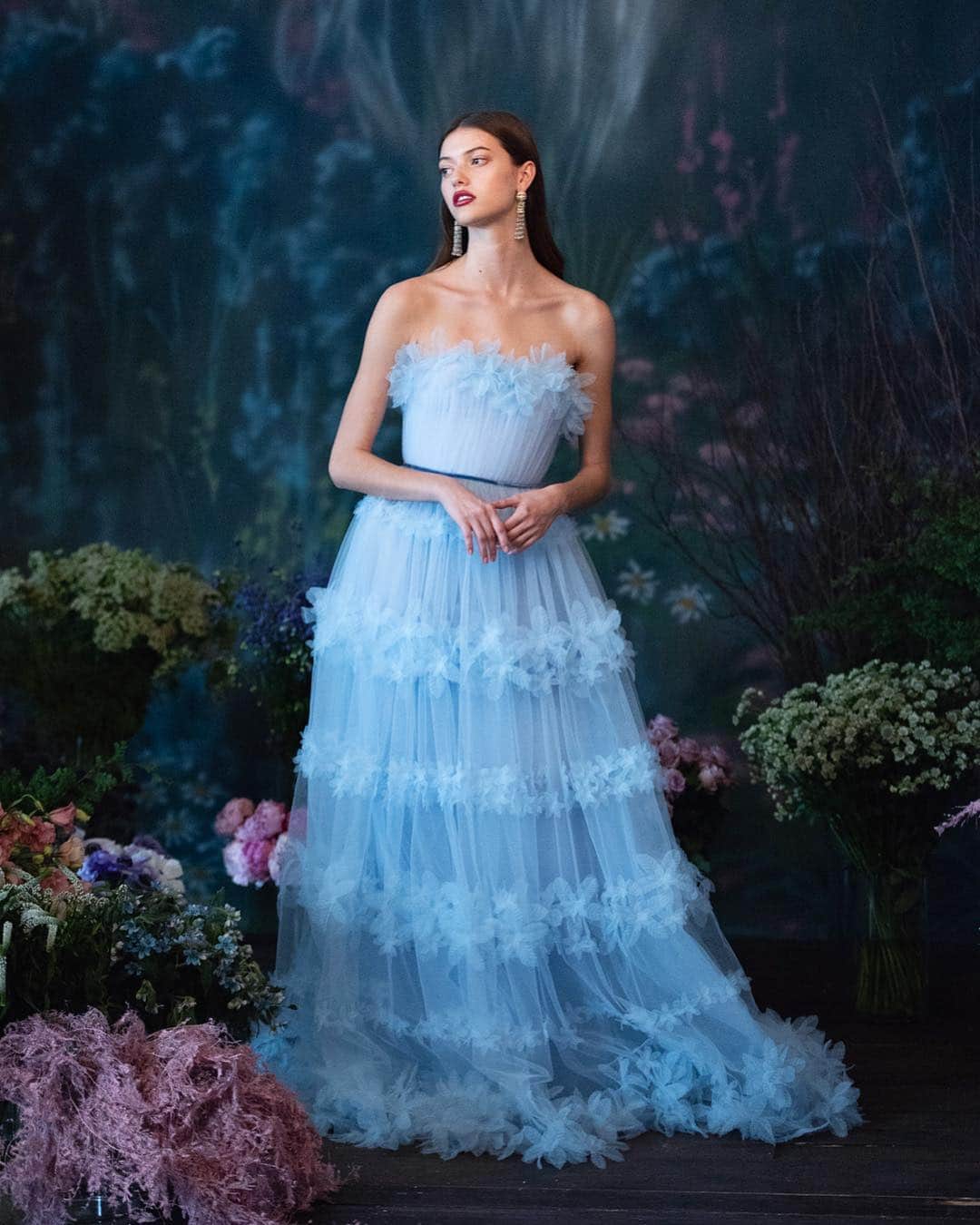 のインスタグラム：「Behind the scenes with Look 24 from the Pre-Fall 2019 Marchesa Notte collection. Shot by @joannatotolici. #marchesa #marchesanotte」