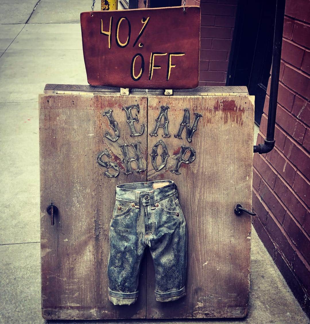 のインスタグラム：「Spring Blow Out. Check the website for more information. Get it now. #jeanshopnyc #jeans #lovedenim #denimlover #fashion #nyc」