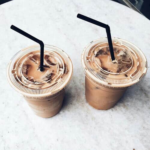 ジェームスジーンズのインスタグラム：「We love starting Monday with a cup of coffee — how do you like to start yours? 😉」