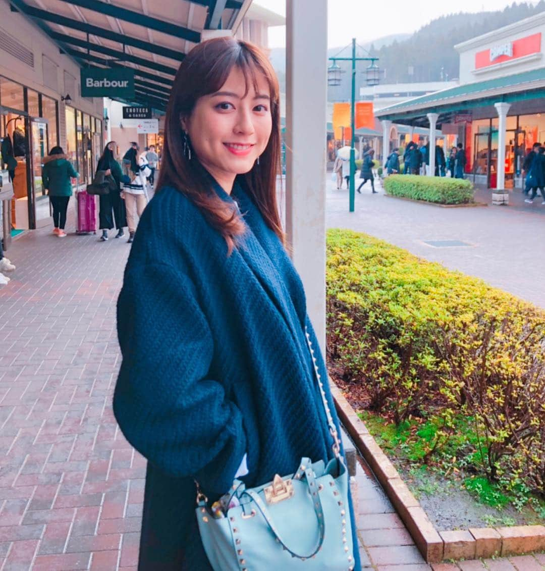 杉本有美さんのインスタグラム写真 - (杉本有美Instagram)「御殿場プレミアム・アウトレット @gotembapremiumoutlets へ行って来ました〜✨ むちゃくちゃ広くて、お店も沢山あるし、美味しいご飯屋さんもいろいろあるので一日中楽しめました😊  私は、欲しかったスニーカーなどかなり格安でゲット！！ アウトレットに来ると、お買得だからついつい沢山買っちゃう！！ そして、今回初めて、都内からバスで行ってきました！ 乗っちゃえば、あっという間に着くので、 すごく楽だしかなりオススメです！ ネットでもバスチケット予約できますよ！  他のアウトレットも行きたい！ また御殿場プレミアムアウトレットへも行きたいなぁ🌸  @premiumoutletsjapan  #アウトレット #プレミアムアウトレット #休日の過ごし方 #supported #お出かけスポット #御殿場アウトレット #御殿場プレミアムアウトレット #gotembapremiumoutlets」3月26日 10時28分 - sugimotoyumi_official