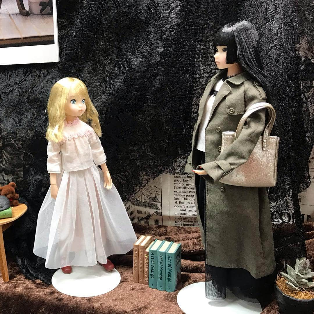 オカダヤ新宿本店コンシェルジュさんのインスタグラム写真 - (オカダヤ新宿本店コンシェルジュInstagram)「. 【展示ウィンドウPICK UP】 手作りドール服でドレスアップ♪「DOLL'S CLOSET」掲載作品展 . 階段周りのウィンドウはとっても近くで作品をご覧いただけます♫ . 展示は今月末までなので、ぜひ新宿にお越しの際はお立ち寄りください☆ . #オカダヤ #新宿オカダヤ #ドール #リカちゃん #タイニーベッツィー #ベチ子 #ミニチュア #ブライス #ブライスアウトフィット #人形 #手芸 #手作り #てづくり #doll #dollscloset #momoko #momokodoll #tinybetsy #ruruko #miniature #handmade #okadaya #okadayashinjuku_concierge」3月26日 10時22分 - shinjuku_okadaya