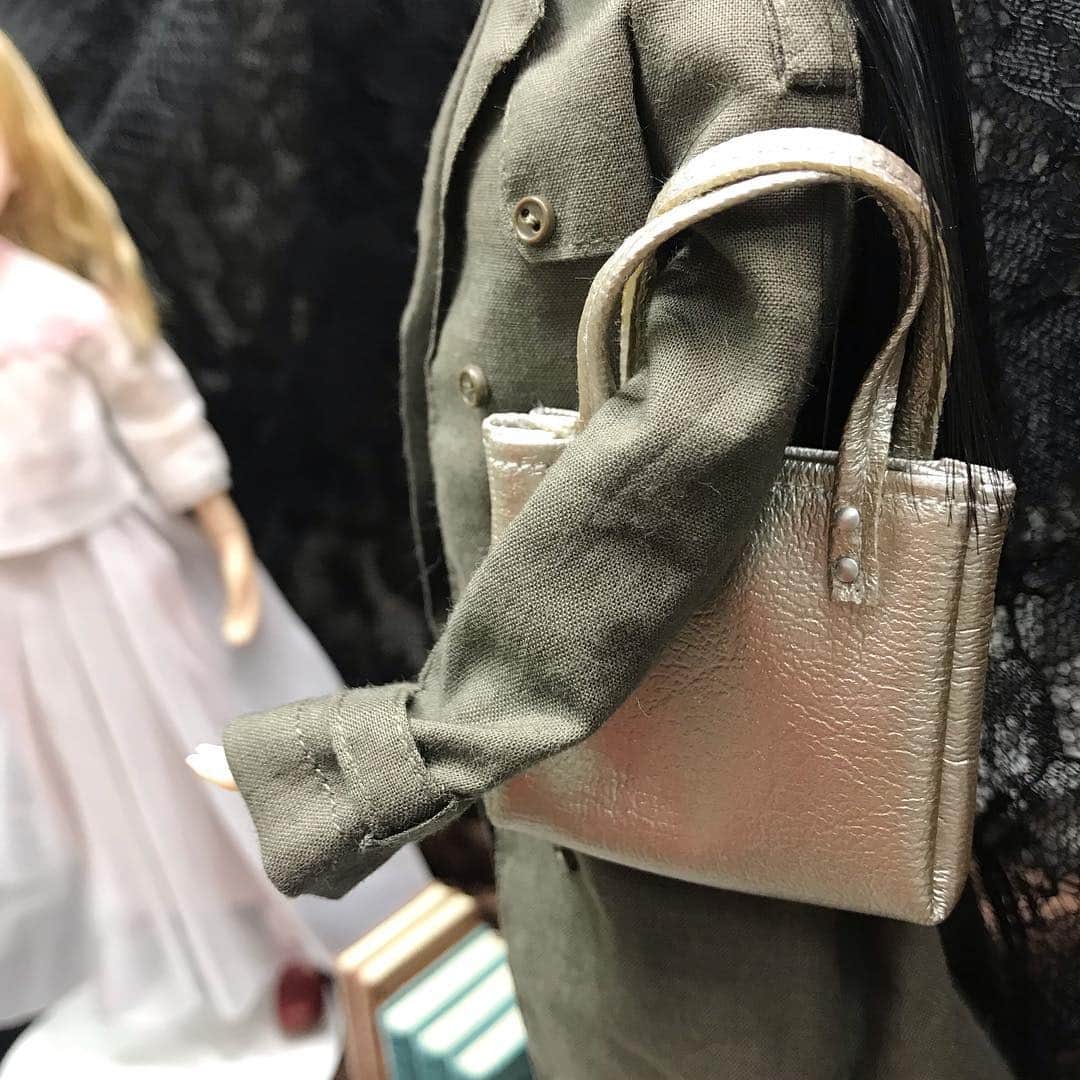 オカダヤ新宿本店コンシェルジュさんのインスタグラム写真 - (オカダヤ新宿本店コンシェルジュInstagram)「. 【展示ウィンドウPICK UP】 手作りドール服でドレスアップ♪「DOLL'S CLOSET」掲載作品展 . 階段周りのウィンドウはとっても近くで作品をご覧いただけます♫ . 展示は今月末までなので、ぜひ新宿にお越しの際はお立ち寄りください☆ . #オカダヤ #新宿オカダヤ #ドール #リカちゃん #タイニーベッツィー #ベチ子 #ミニチュア #ブライス #ブライスアウトフィット #人形 #手芸 #手作り #てづくり #doll #dollscloset #momoko #momokodoll #tinybetsy #ruruko #miniature #handmade #okadaya #okadayashinjuku_concierge」3月26日 10時22分 - shinjuku_okadaya