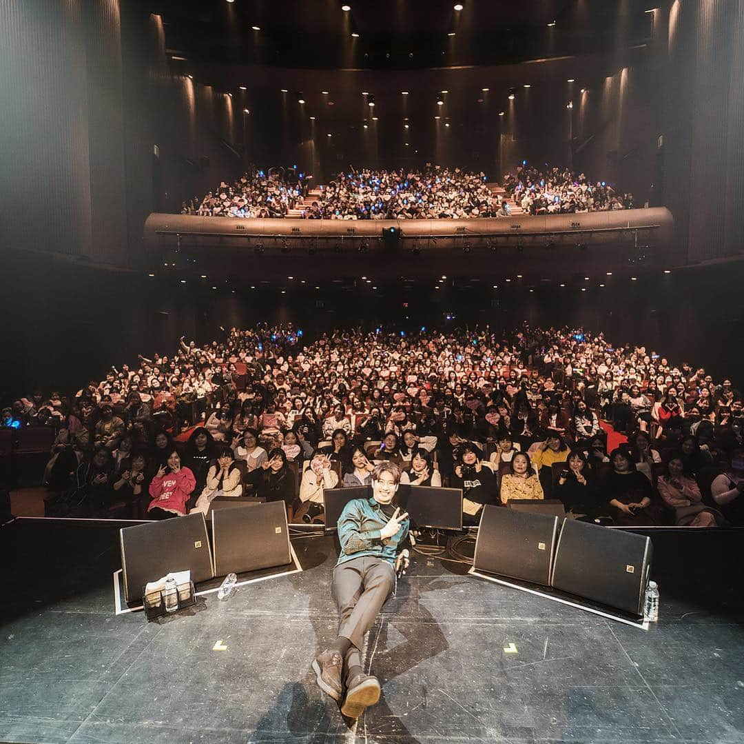 ソン・ホヨンさんのインスタグラム写真 - (ソン・ホヨンInstagram)「축하해 줘서 고마워요 다들 ㅠㅠ  두번째 스무살 좋네 ㅎㅎㅎㅎ」3月26日 10時24分 - dajungho2