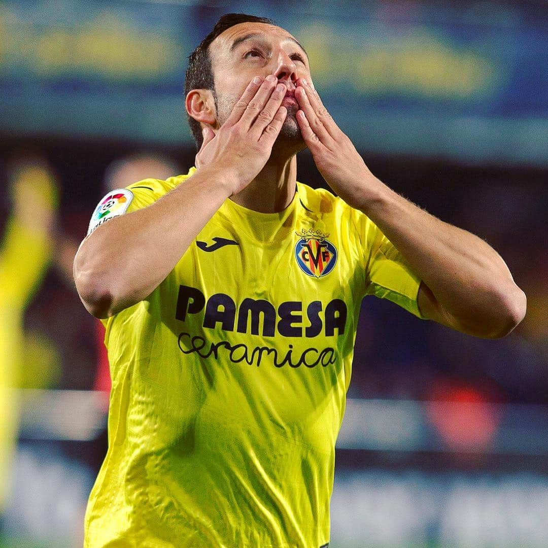 LFPさんのインスタグラム写真 - (LFPInstagram)「@santicazorla, a gift from the footballing gods! 😘🙏🏻 • #Cazorla #Villarreal #LaLigaSantander #LaLiga #Football #Gods」3月26日 5時02分 - laliga