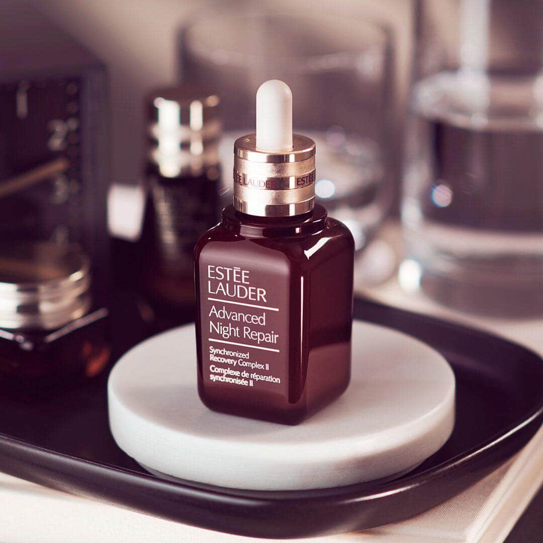 Nextさんのインスタグラム写真 - (NextInstagram)「With Mother's Day just around the corner, our latest beauty launch has come at the right time! Say #IOUMum with @esteelauderuk's cult product Advanced Night Repair. Younger skin in the morning? Yes please! ✨ Tap the image to shop. 🔍L99423. @nextofficial_beauty. #nextbeauty #beauty #esteelauder #advancednightrepair #new #newtonext #skincare #radiant #serum #mum #gifting #gifts」3月26日 5時07分 - nextofficial