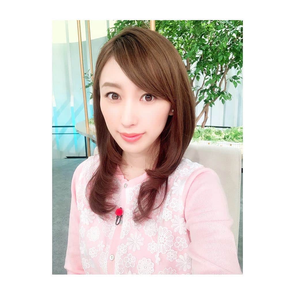 楠紗友里さんのインスタグラム写真 - (楠紗友里Instagram)「髪、のびました。😲 そろそろ切ろうかな✂️ *** アップルが定額制のニュース配信サービスを始めます！ ウォール・ストリート・ジャーナルやヴォーグなど300を超える新聞や雑誌が読み放題になるようですが、真の狙いとは？ 清水キャスターに解説していただきます！ #bsテレ東 #早起き日経プラスft #日本経済新聞 #financialtimes #hairmake #makeup #hairstyle #apple #news #applenews #wallstreetjournal #vogue #timcook」3月26日 5時30分 - sayuri_kusunoki
