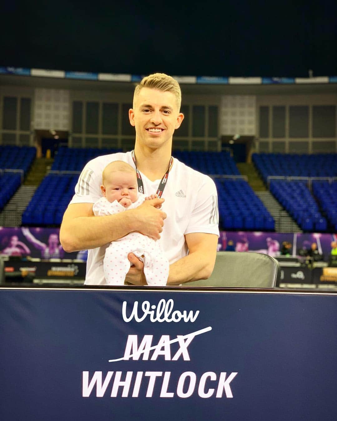 のインスタグラム：「New judge 👶😊 @superstarsofgymnastics」