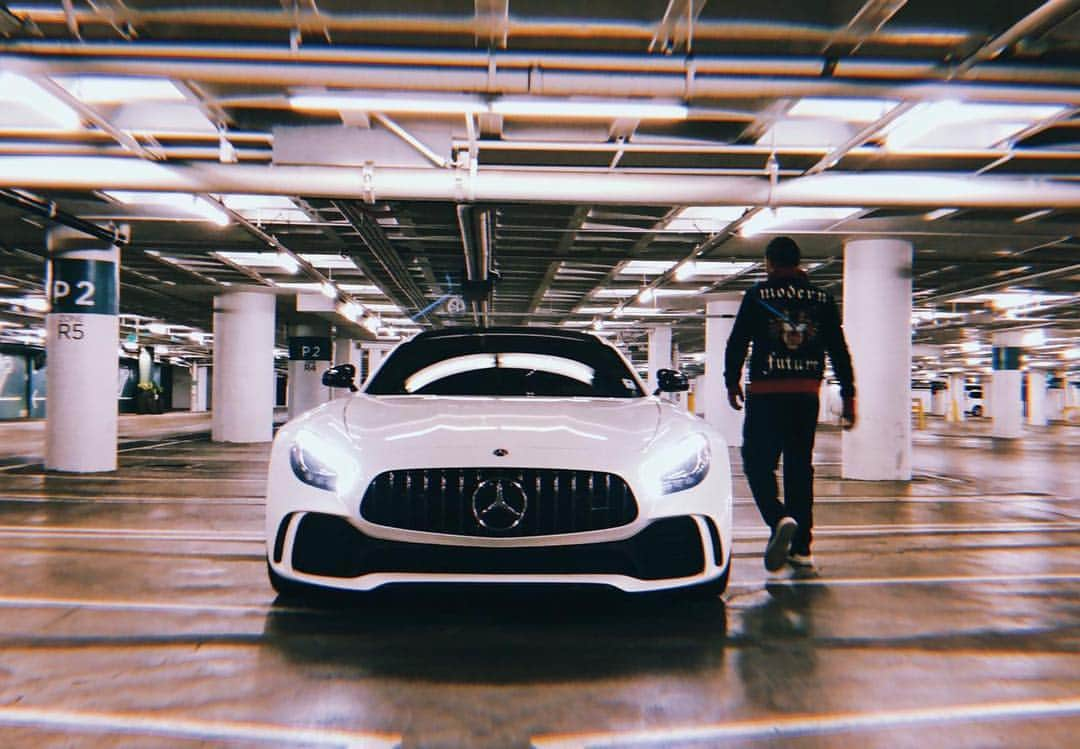 ルイス・ハミルトンさんのインスタグラム写真 - (ルイス・ハミルトンInstagram)「Coupe🔝」3月26日 5時49分 - lewishamilton