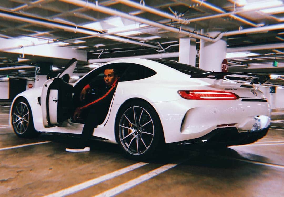 ルイス・ハミルトンさんのインスタグラム写真 - (ルイス・ハミルトンInstagram)「Coupe🔝」3月26日 5時49分 - lewishamilton