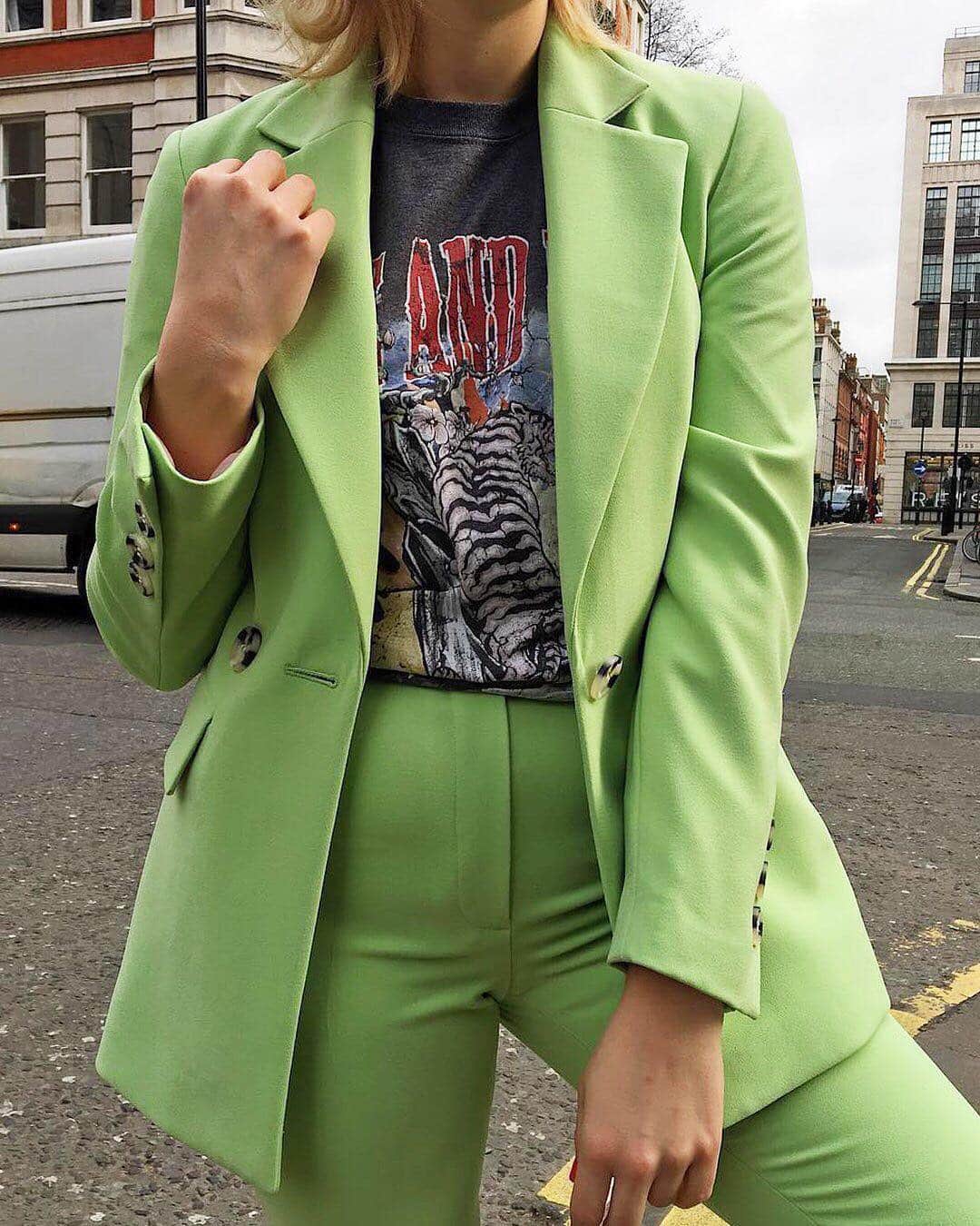 トップショップさんのインスタグラム写真 - (トップショップInstagram)「Everyone will be green with envy over this suit 💚 📷 @beckywinterss Tap to shop or shop via the 🔗 in bio.」3月26日 5時48分 - topshop