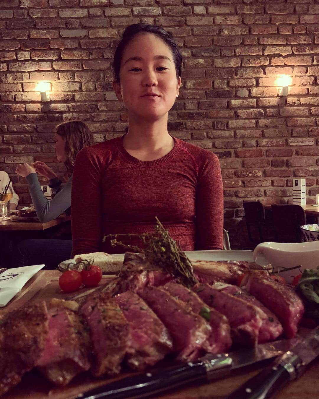 與那嶺恵理さんのインスタグラム写真 - (與那嶺恵理Instagram)「🥩Good Fuel Monday🥩 #mondaymood 😏 . . When I couldn’t find photos of yesterday’s race, I had taken photo of Monday📸 Sometime, I like to post something no riding photo. It means the photo of eating (or coffee )🤪 . . Anyway, Recovery well, Prepare well for next Belgium race block 🇧🇪🤘🏻 . #今日のエリさん #enjoyyourmeal #bonappetite 🥩🍴」3月26日 5時54分 - eriyonamine