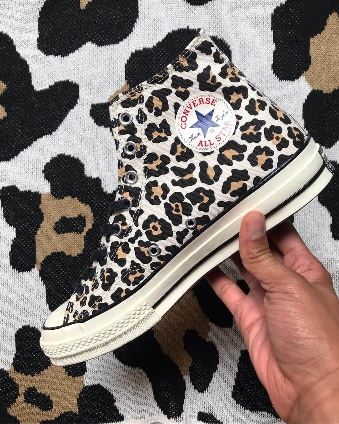 ASOSさんのインスタグラム写真 - (ASOSInstagram)「Once a cheetah, always a cheetah 🐆 📸 @asos_ruddy 🔎 Converse Chuck Taylors (1414779) 🗣 Image description: cheetah-print Converse in front of a matching background」3月26日 6時04分 - asos