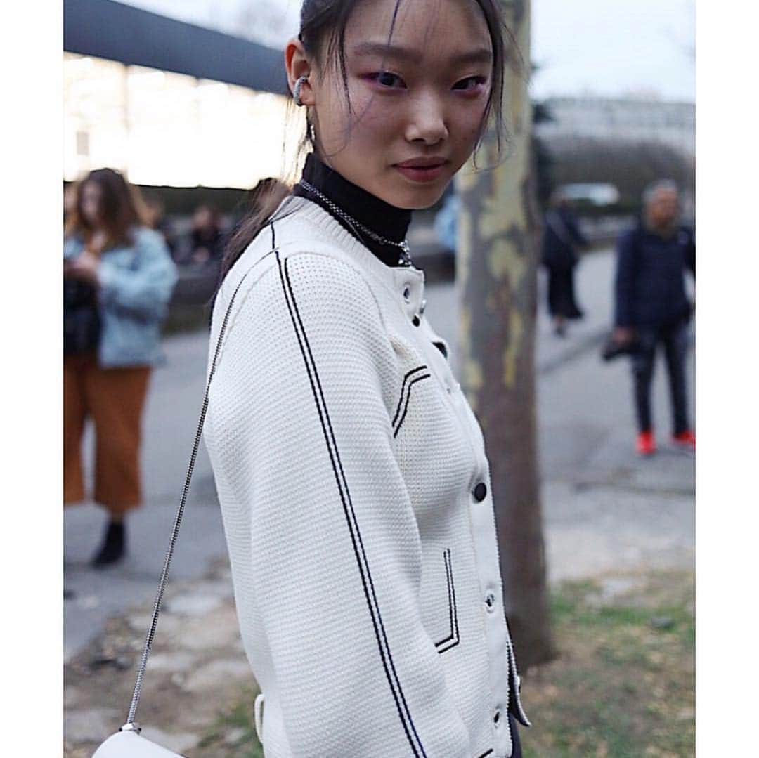 ペ・ユニョンさんのインスタグラム写真 - (ペ・ユニョンInstagram)「Street mood on 19FW fashion week 🦹🏻‍♀️」3月26日 6時20分 - mulan_bae