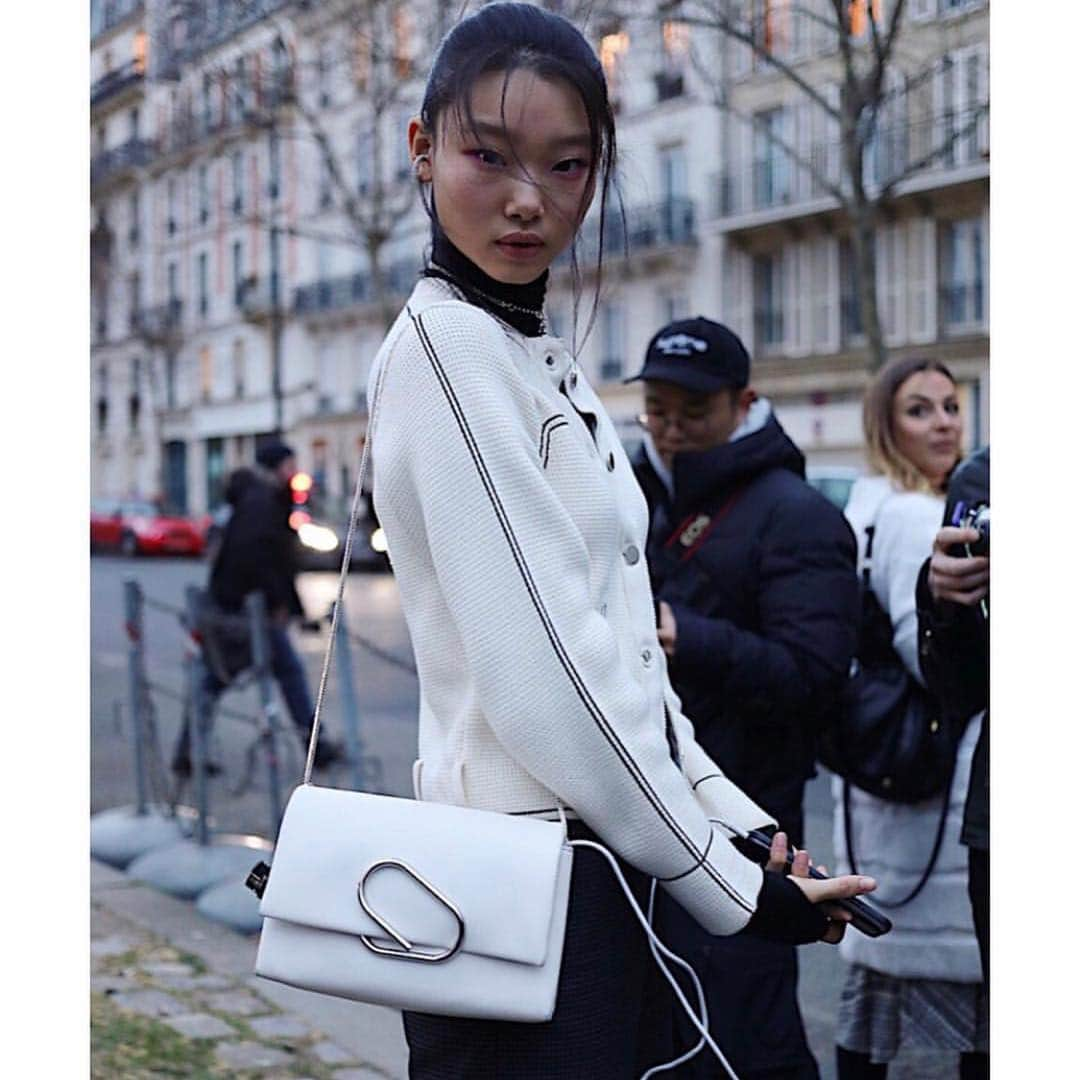 ペ・ユニョンさんのインスタグラム写真 - (ペ・ユニョンInstagram)「Street mood on 19FW fashion week 🦹🏻‍♀️」3月26日 6時20分 - mulan_bae