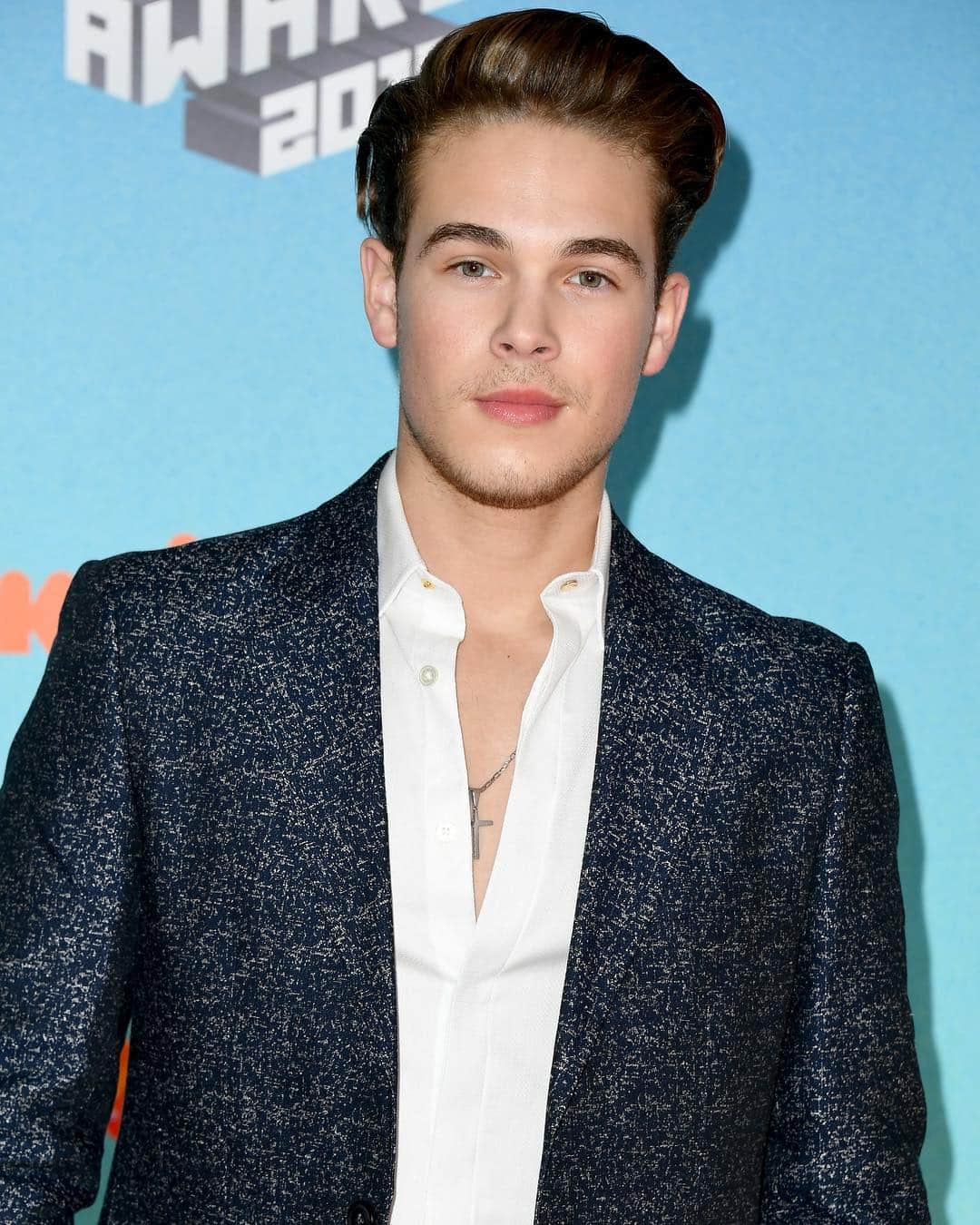 ペリーエリスのインスタグラム：「@ricardo wore our Modern Fit Jacquard Jacket and Slim Fit Dress Shirt while attending the @nickelodeon 2019 Kids' Choice Awards in Los Angeles. #PerryEllis #LifeReadySince1976」
