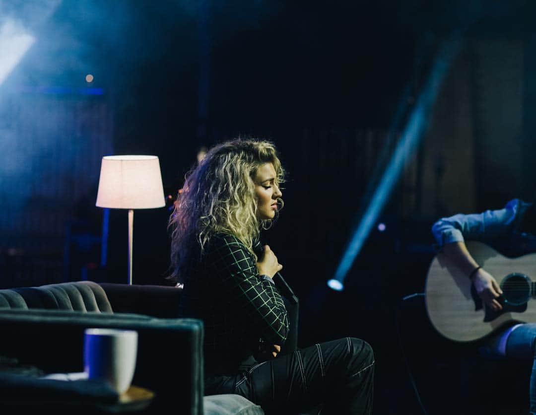 トーライ・ケリーさんのインスタグラム写真 - (トーライ・ケリーInstagram)「kansas city, you were in the zone last night⚡️ excited for st. louis tomorrow!!」3月26日 6時36分 - torikelly