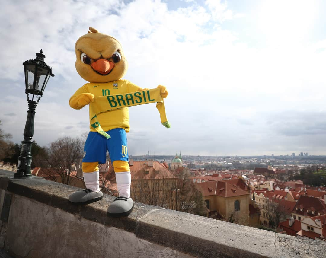 サッカー ブラジル代表チームさんのインスタグラム写真 - (サッカー ブラジル代表チームInstagram)「#Canarinho em Praga! 📸⚽🇧🇷 Fotos: Lucas Figueiredo/CBF」3月26日 6時40分 - cbf_futebol