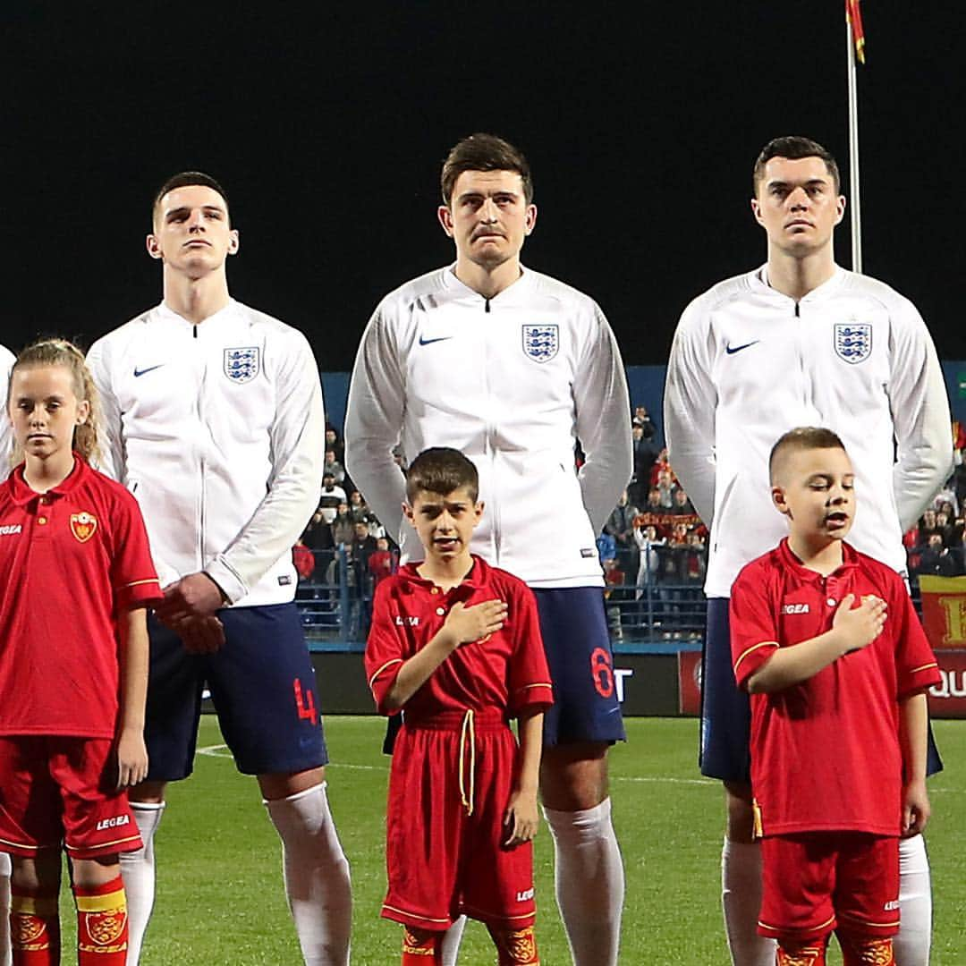 レスター・シティFCさんのインスタグラム写真 - (レスター・シティFCInstagram)「The man in the middle 👊 . . . @harrymaguire93 • #ThreeLions 🦁 • #lcfc」3月26日 6時40分 - lcfc