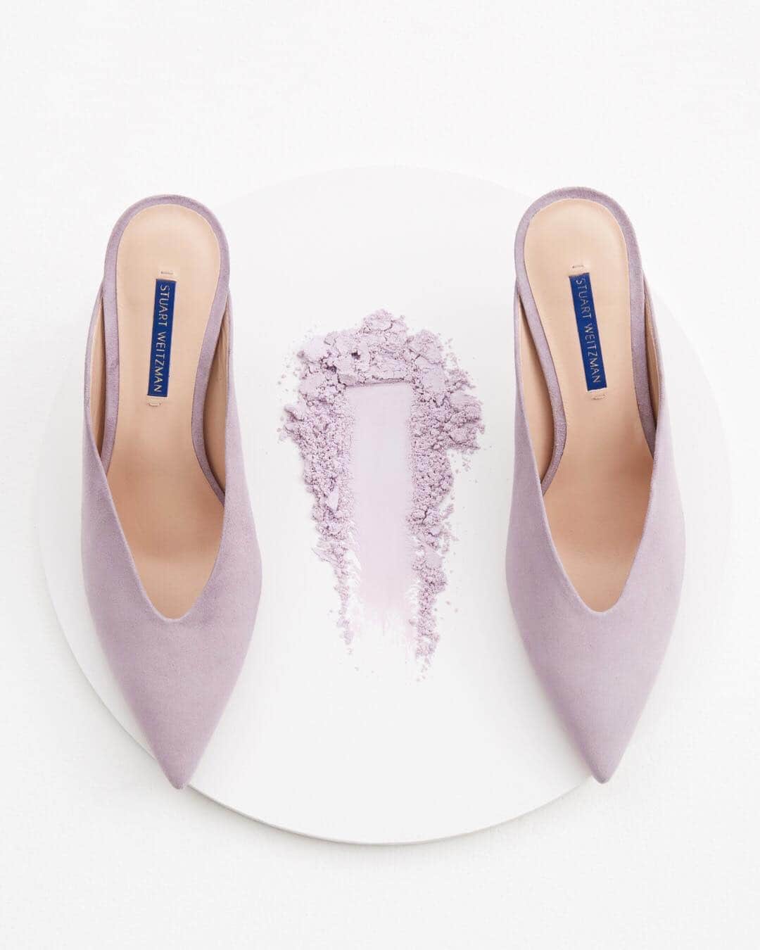 のインスタグラム：「There’s a lot to love about the lilac #LULAH. This exclusive style is only available on stuartweitzman.com. #StuartWeitzman #SWPalette」