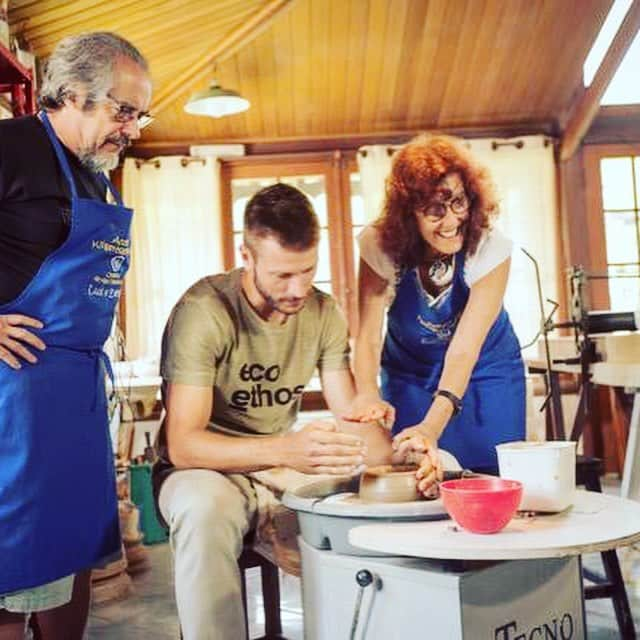 Rodrigo Hilbertさんのインスタグラム写真 - (Rodrigo HilbertInstagram)「Daqui a pouco tem #temperodefamilia no @gnt  obrigado Evelyn e Luis pelo carinho. @atelierkligermanmerigo」3月26日 6時58分 - rodrigohilbert