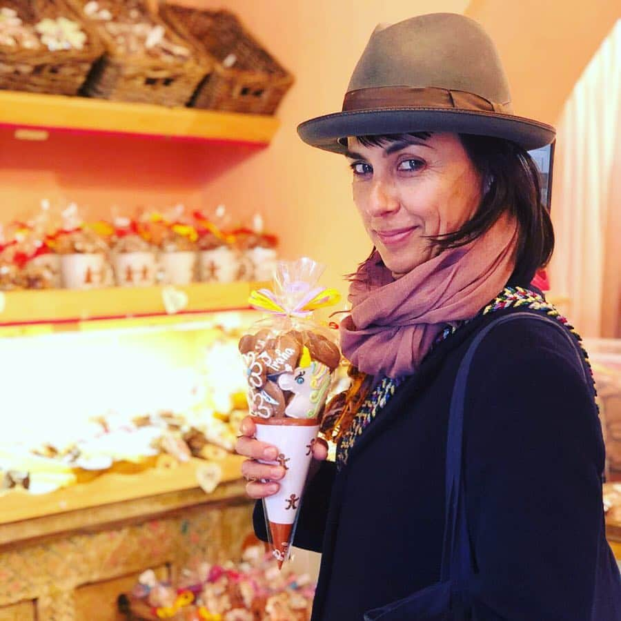 コンスタンス・ジマーさんのインスタグラム写真 - (コンスタンス・ジマーInstagram)「I’m a sucker for any shop with sugar in it! Thanks for capturing my quiet happiness @elizakenan #prague」3月26日 6時55分 - constancezimmer