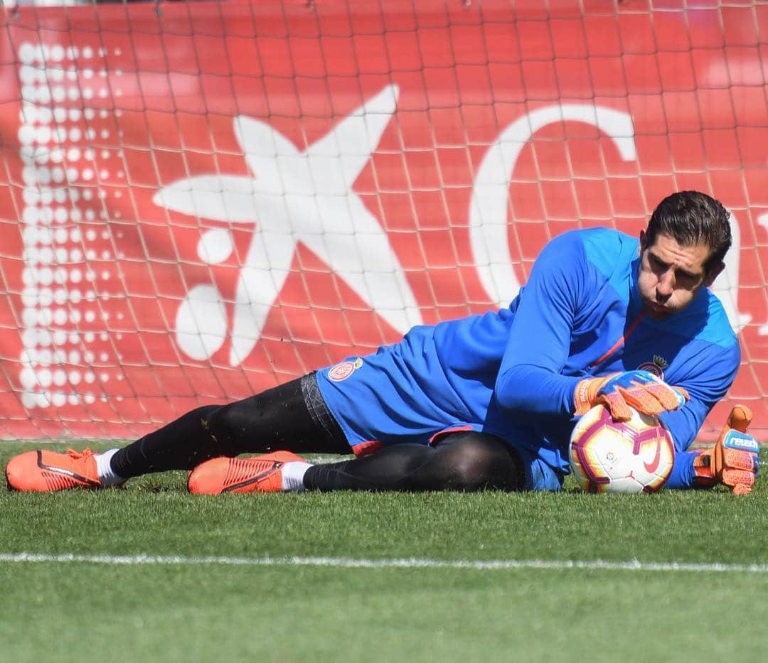 ゴルカ・イライソス・モレノさんのインスタグラム写真 - (ゴルカ・イライソス・モレノInstagram)「#gironafc #somhigirona #laliga #reuschgloves #nikefootball #training #trainingday #keeper 📸: @eduarddudufotografia」3月26日 6時56分 - gorkairaizoz