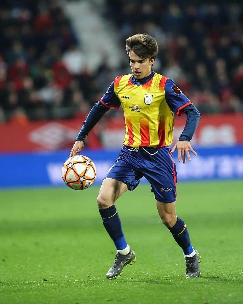 FCバルセロナさんのインスタグラム写真 - (FCバルセロナInstagram)「👏 Our boys @3gerardpique & @riquipuig representing Catalunya (2-1 vs Venezuela)  Piqué i Riqui Puig al Catalunya-Venezuela 💛❤️」3月26日 7時10分 - fcbarcelona