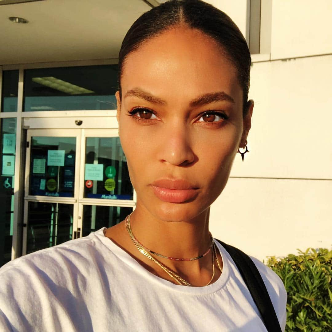 ジョアン・スモールズさんのインスタグラム写真 - (ジョアン・スモールズInstagram)「Hey 👋🏽 Head !」3月26日 7時18分 - joansmalls