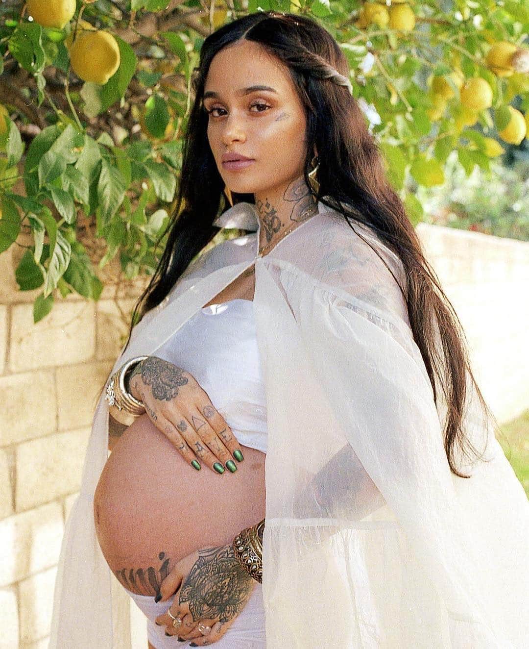 E! Onlineさんのインスタグラム写真 - (E! OnlineInstagram)「Kehlani just announced the birth of her baby girl. 💕 Link in bio for everything she had to say about her "angel" Adeya. (📷: @arisjerome)」3月26日 7時23分 - enews
