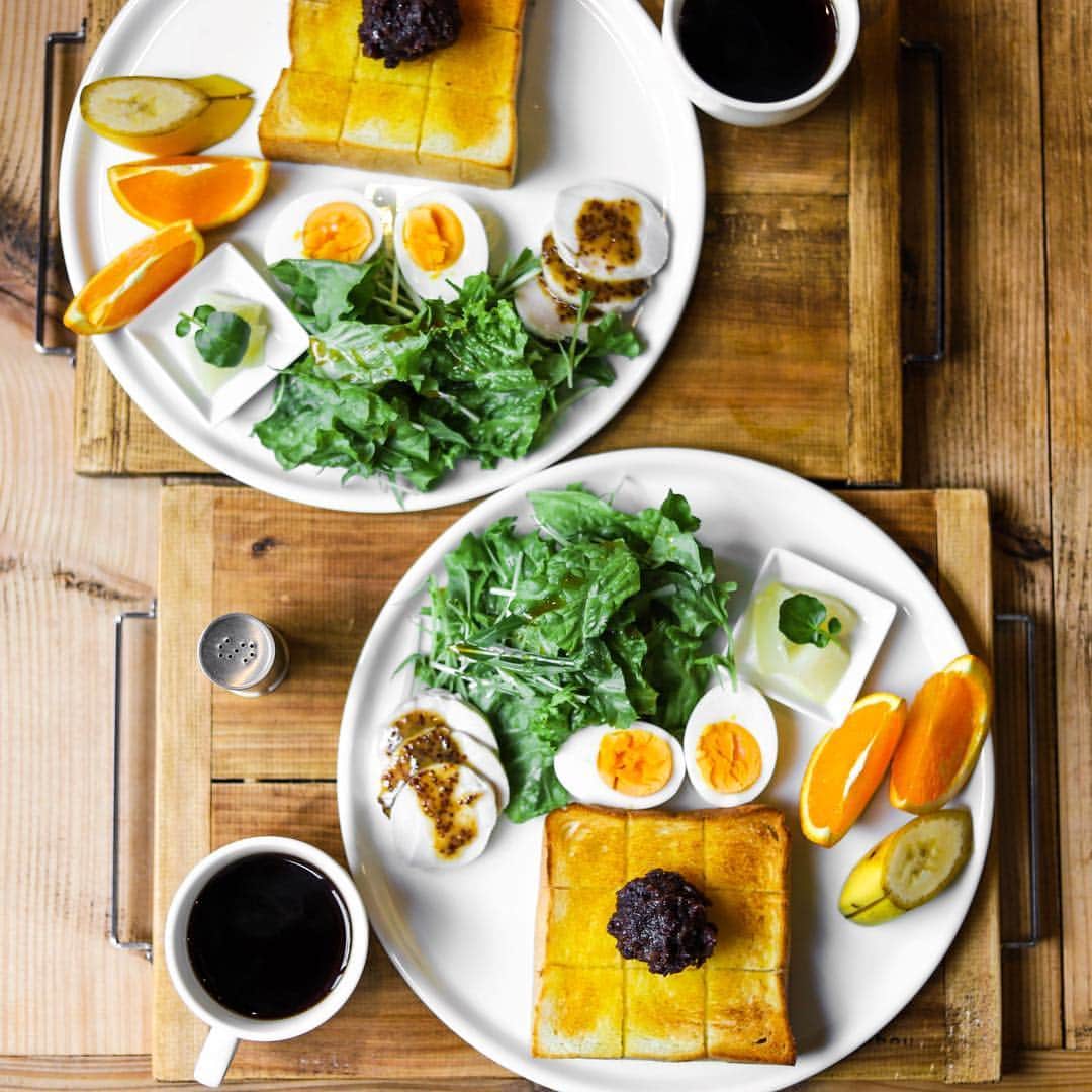 のインスタグラム：「. .  Cafe &Atelier inukoubou @cafe_inukoubou  バシバシと "カフェがあるよ！"感を 発しているわけではないけど "カフェがあるな！"感が ヒシヒシと伝わる 急勾配の脇道があった。  直行して モーニングのあんバターを 即決。  #inukoubou」