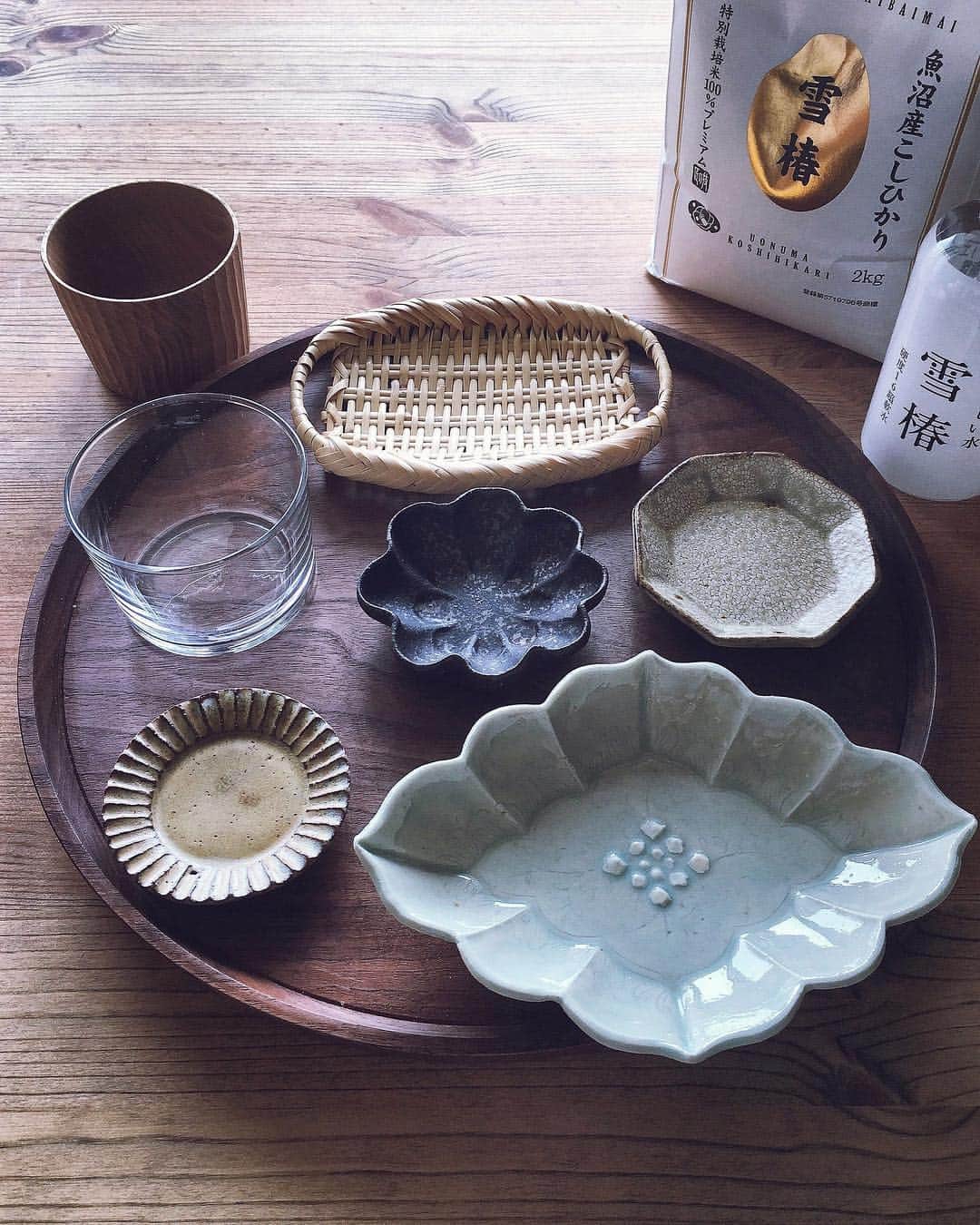 ururun_u.uさんのインスタグラム写真 - (ururun_u.uInstagram)「・ 2019・3・26  火 おはようさんです☺︎ ・ セバス氏用の朝ごはん🍙 私のチヂミはもうすぐ焼きあがるよ🔥 #私はチヂミだけ #でも18cm大 ・ お米はもちろん【雪椿】(@yukitsubakiofficial ) ・ うちのポンコツ炊飯器でも蓋を開けるとツヤッツヤのごはんが炊けてる幸せ🤤 ・ ・ 🥢🥢🥢 ◉おにぎり ◉牡蠣入りチヂミ ◉ピリ辛こんにゃく ◉かぼちゃサラダ、ハム、人参ラペ、葉っぱ🌱 ◉味噌汁(大根、玉ねぎ、人参) ◉ネーブル🍊 ・ ・ ・ #お米 #魚沼産こしひかり #魚沼産コシヒカリ ・ #朝ごはん#おうちごはん#まきくごはん#おにぎり#私の美味しい時間#うつわ#クッキングラム#おうちごはんラバー#キナリノ#ロカリクッキング#エルグルメ#マカロニメイトアンバサダー#マカロニメイト#kurashiru#lin_stagrammer#igersjp#delistagrammer」3月26日 8時00分 - ururun_u.u