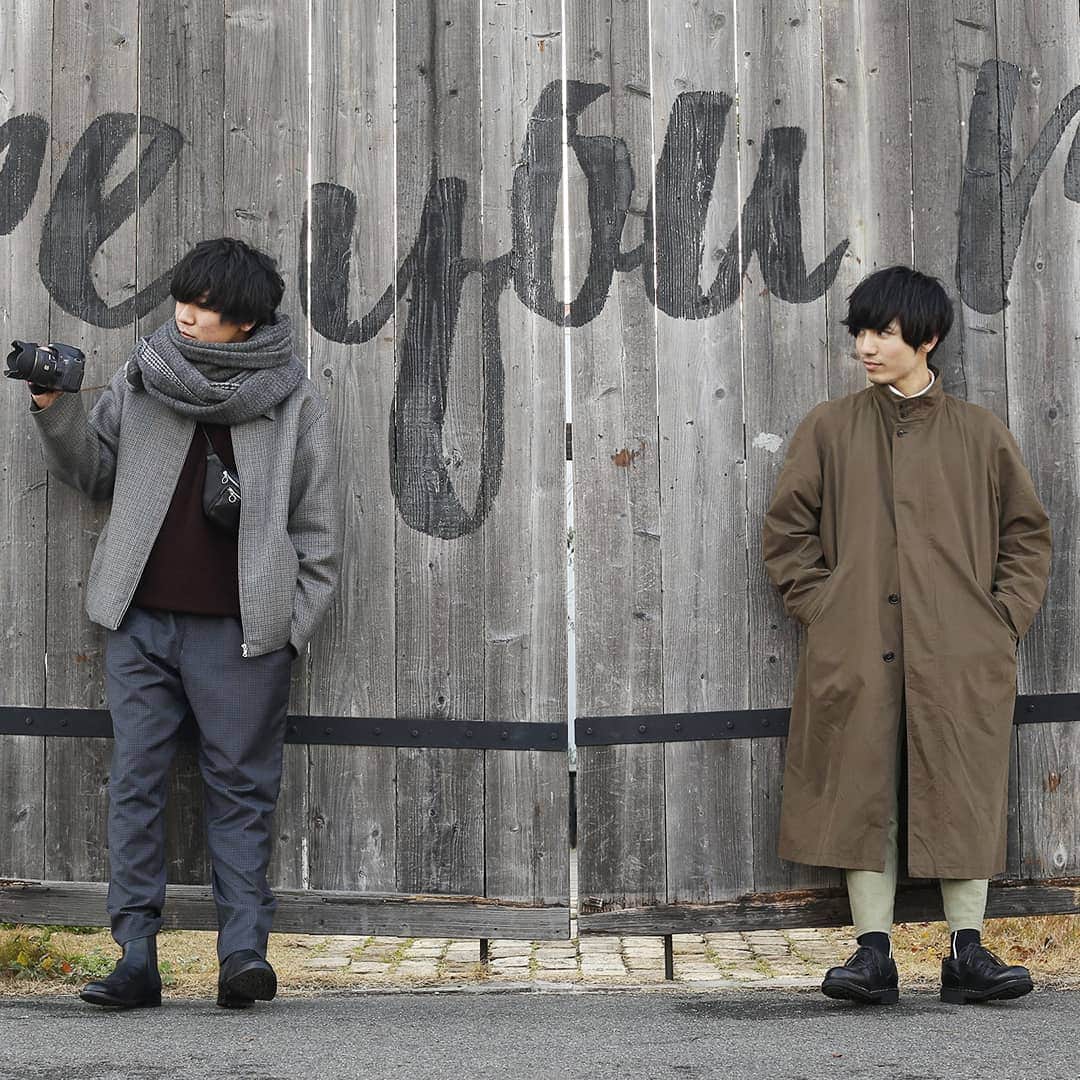 ひっちさんのインスタグラム写真 - (ひっちInstagram)「岡山の時にAURALEEのジャケットをにっしーくんから奪いとった時の写真です。笑﻿ かっこよすぎた...﻿ ﻿ ドメブラ界のすごさを思い知った岡山でのヒトコマをお届けします。﻿ ﻿ ﻿ そして、このロングのコートは﻿ フリマの時に売ってしまって少し後悔‼‼﻿笑﻿ でも大事に着てくれたらうれしいかなーと思うので良し‼﻿ ﻿ ﻿ またフリマイベント主催したりしたいなー。。。﻿ 次のイベント何にするか検討中。﻿ ﻿ 去年やったロッジ宿泊イベントを別の場所でやれたらなーとか考えちゃう。﻿ フォロワーとか関係なく誰でも参加できるイベントにできて去年はめちゃくちゃ楽しくて、そのイベントとかがきっかけでファッション関係の仕事に就いた人とかファッションセンスが明らかに向上している人もいて主催した甲斐があったなーと思うのでまたやりたい(切実)﻿ ﻿ ﻿﻿ 👇🏻着用アイテムまとめ👇🏻﻿﻿ outer→#auralee ﻿ Tops→ @fitus_jp , @gu_for_all_﻿﻿ Pants→ #fitus ﻿﻿﻿﻿﻿ Shoes→ #paraboot﻿﻿ Socks→ @chicstocks_official ﻿ #chicstocks﻿﻿ Watch→ @allydenovo_japan ﻿﻿ ﻿﻿ ひっち﻿﻿ ﻿﻿ ・﻿﻿ ・﻿﻿ #メンズファッション #今日の服 #ゆるコーデ #ビッグシルエット #春コーデ #服好きな人と繋がりたい #ootd #followme #ファッション #今日のコーデ #マッシュ男子 #おしゃれ #おしゃれさんと繋がりたい #いいね返し #みんなで作るコーデ集 #フォトジェニック #インスタ映え #ファインダー越しの私の世界 #写真好きな人と繋がりたい #カメラ男子 #岡山観光 ﻿ #デートコーデ #花見コーデ #はるコーデ #メンズファッション」3月26日 7時54分 - hicchiwear