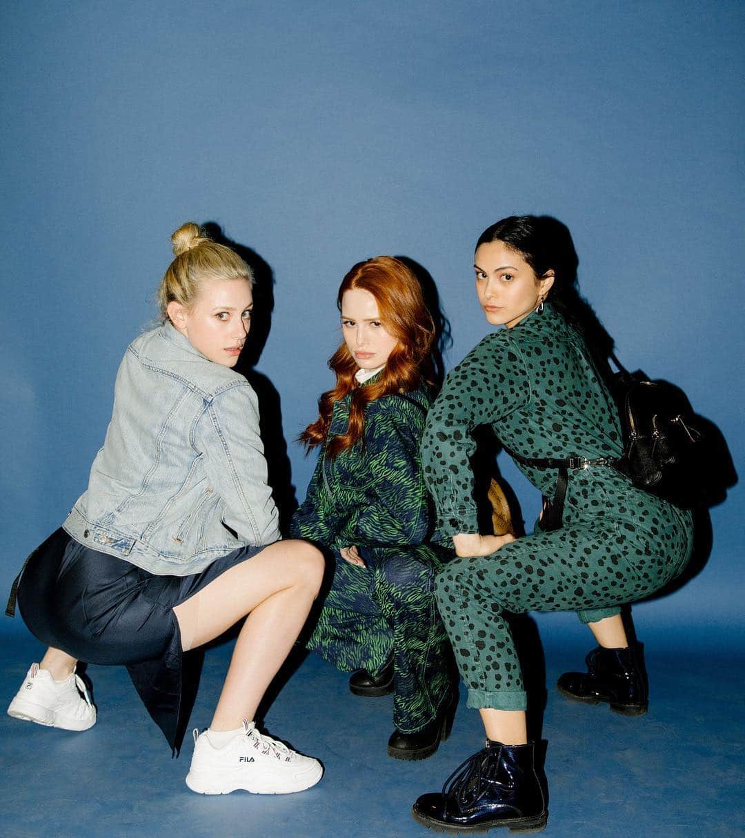 リリ・ラインハルトのインスタグラム：「Hire us to perform at your sweet sixteen X」