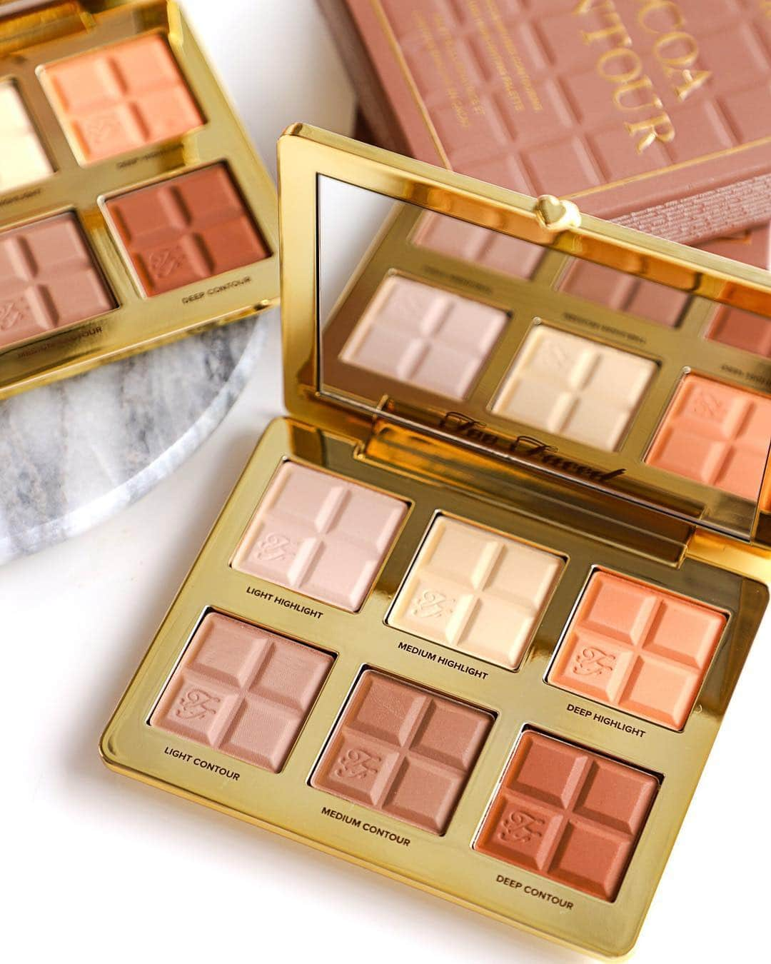 Too Facedさんのインスタグラム写真 - (Too FacedInstagram)「✨ AVAILABLE NOW! ✨ Sculpt like a pro with the easiest contouring palette you’ve ever experienced 😉 Introducing our NEW Cocoa-Contour Palette for sculpting, contouring, and highlighting! #toofaced」3月26日 8時04分 - toofaced