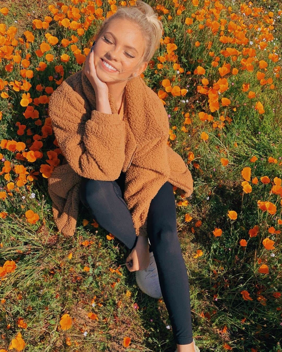 ジョーディン・ジョーンズさんのインスタグラム写真 - (ジョーディン・ジョーンズInstagram)「super bloom ✨🦋💛」3月26日 8時07分 - jordynjones