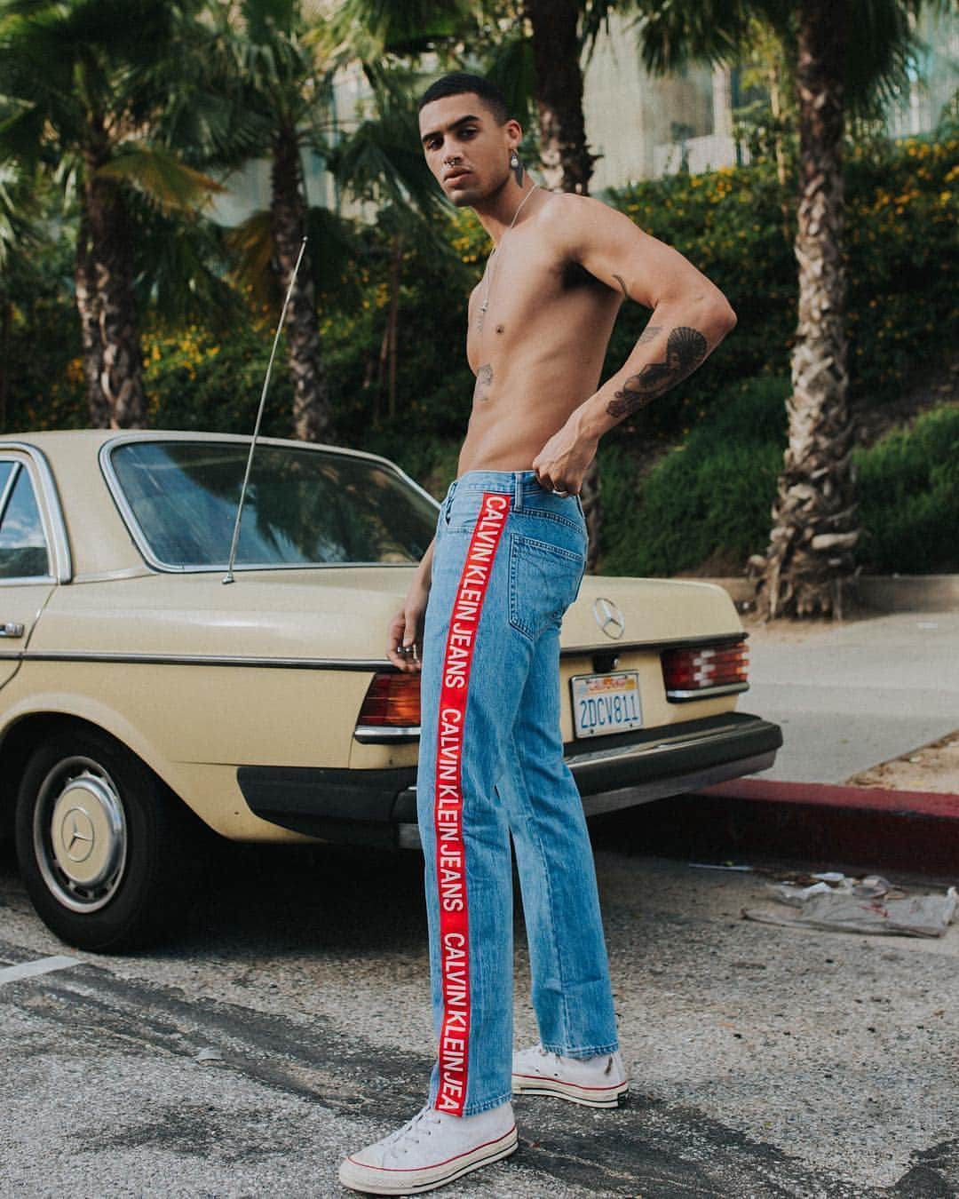 Calvin Kleinさんのインスタグラム写真 - (Calvin KleinInstagram)「Right up our street 📫 @jaxonrose models our #CALVINKLEINJEANS Statement Stripe style from the #Spring2019 collection 📸: @silasforest ⠀⠀⠀⠀⠀⠀⠀⠀⠀ ⠀⠀⠀⠀⠀⠀⠀⠀⠀ ⠀⠀⠀⠀⠀⠀⠀⠀⠀ How do you style yours? Share with us ➡️ #MYCALVINS」3月26日 8時11分 - calvinklein