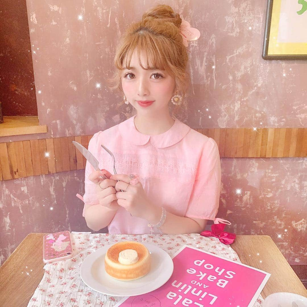 エリンコさんのインスタグラム写真 - (エリンコInstagram)「🥞🍴💕 * * Happy End...♡6日目code💓💓💓 * 残り1日、、、😣✨ なんだか寂しいー！！！ 今日もまたたくさんの方とお話しできますように💗 * * 『 ʜᴀᴘᴘʏ ᴇɴᴅ ...♡ 』 3/20(wed.)〜3/26(tue.) 新宿伊勢丹本館2階 isetan girl 10:30〜20:00 * #happyend#erinkoroom#えりんコーデ#えりんこヘアアレンジ#ピンク#pink#ガーリー#code#ootd#fashion#お団子アレンジ#お団子ヘア#パン#instafashion」3月26日 8時13分 - erinko0315