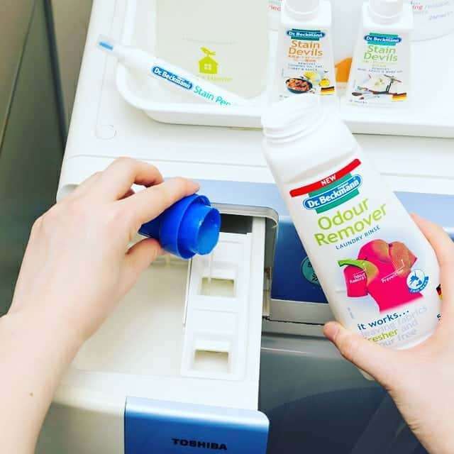ecomfort（エコンフォート）さんのインスタグラム写真 - (ecomfort（エコンフォート）Instagram)「【スポーツの後はオドリムーバー】  表参道Women'sRunで着用したスタッフジャンパーをお洗濯！ スポーツなどでたくさん汗をかいた日にはオドリムーバーが活躍します。  洗濯が終わって取り出してみると、あ…！さっそくフレッシュな香り！これで次回のイベントも爽やかに皆さまとお会いできます^^ 管理部  #表参道ウイメンズラン #表参道 #ランナーのお洗濯 #スポーツウエアのお洗濯 #汗かいた～ #頑張った日のお洗濯 #汗だく女子  #汗だく男子 #オドリムーバーでお洗濯 #ドクターベックマン #今日の買い物が未来を変える  #今日の買い物がニオイをなくす #今日も良い一日を」3月26日 8時15分 - ecomfort_eoct