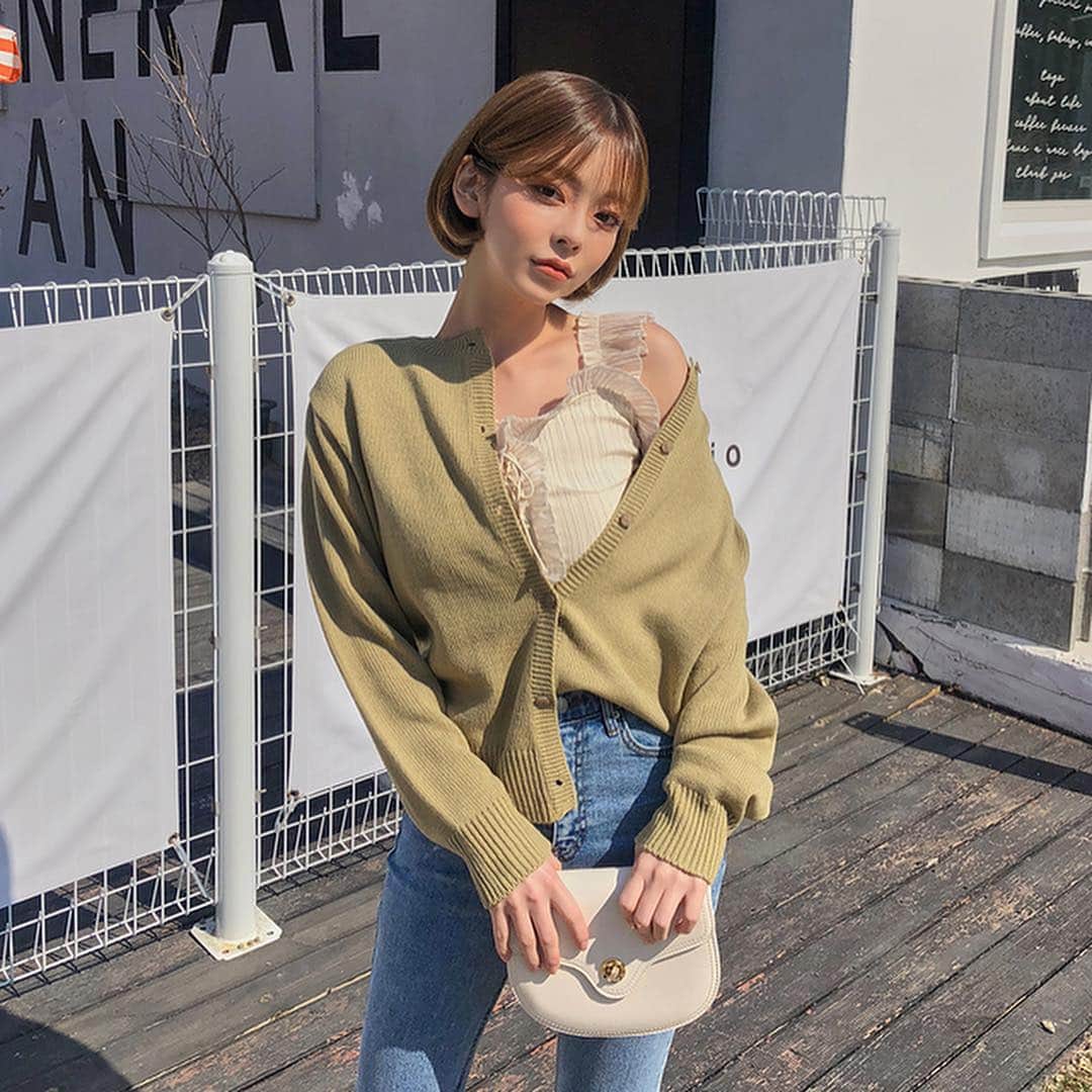 Chuuのインスタグラム：「따뜻한 봄✨ 가디건코디 조아🧡😘 #chuuseoul」